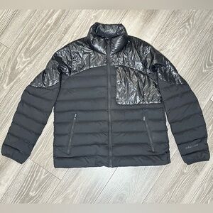 Lululemon - Navigation Stretch Down
Jacket || Black